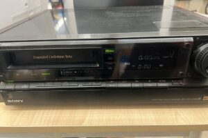 SONY EDV-9000 EDベータビデオデッキ 正面