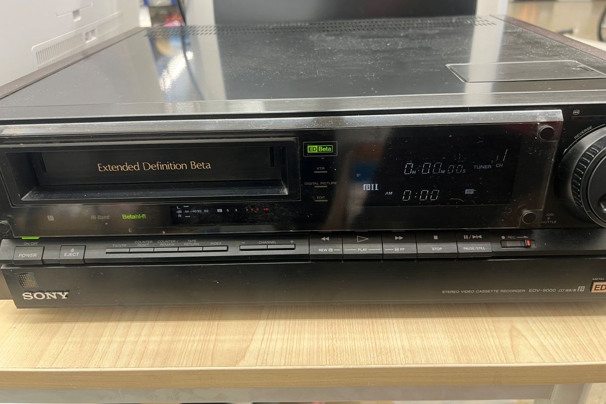 SONY EDV-9000 EDベータビデオデッキ 正面